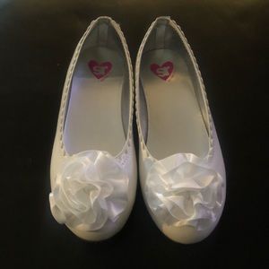Girls white ballet flat stride Rite